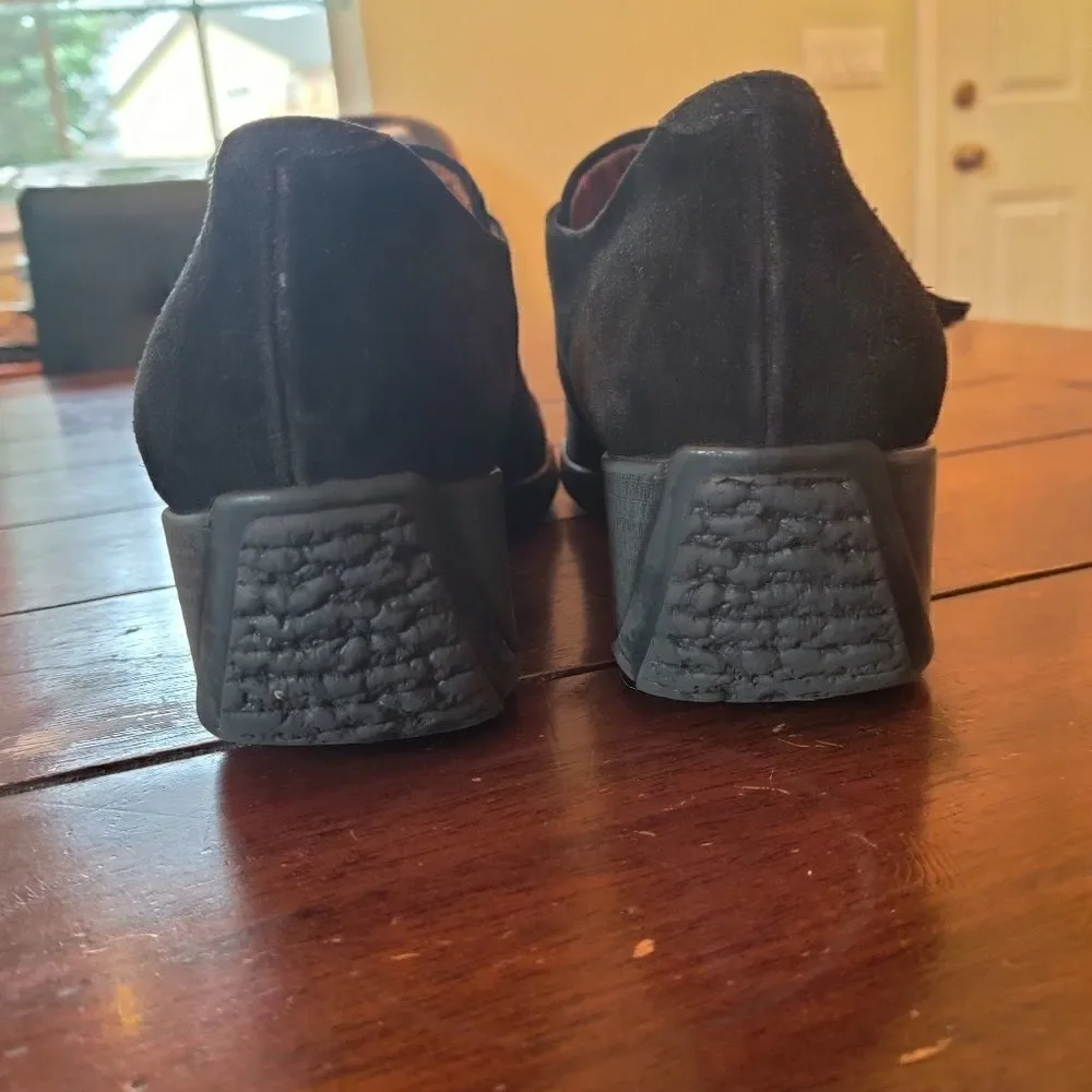 𝅺aquatalia black suede loafers wedge heel silertone hardware size 8.5